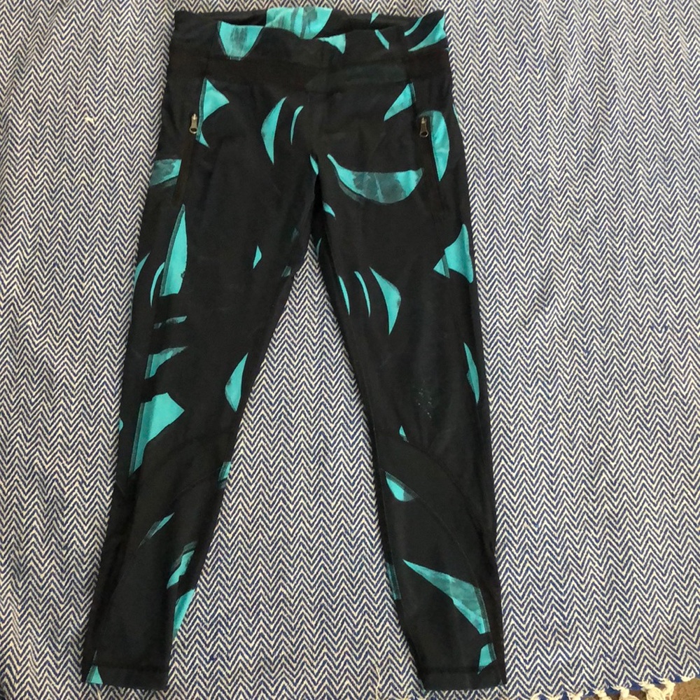 SOLD Lululemon 7/8 length pants Sz 8